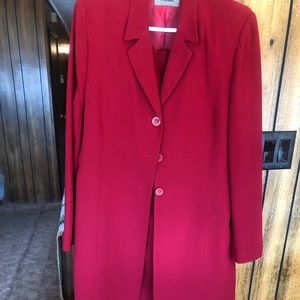 Women’s T Garment pantsuit. Size 14. Used in good condition.